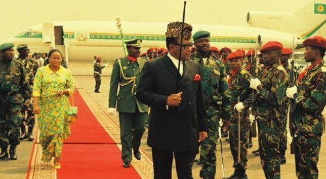 OJocksy's tweet photo. #Mobutu disposait au sein de la DSP d'une unité dénommée FIS chargée des #filatures, des #enlèvements, des #tortures et des #exécutions.
Beaucoup de ces "monstres-soldats" sont morts dans la grande misère et le dénuement après 1997.
Les gars de la GR du #Gabon pensez-y... https://t.co/HKJRhfFXVW