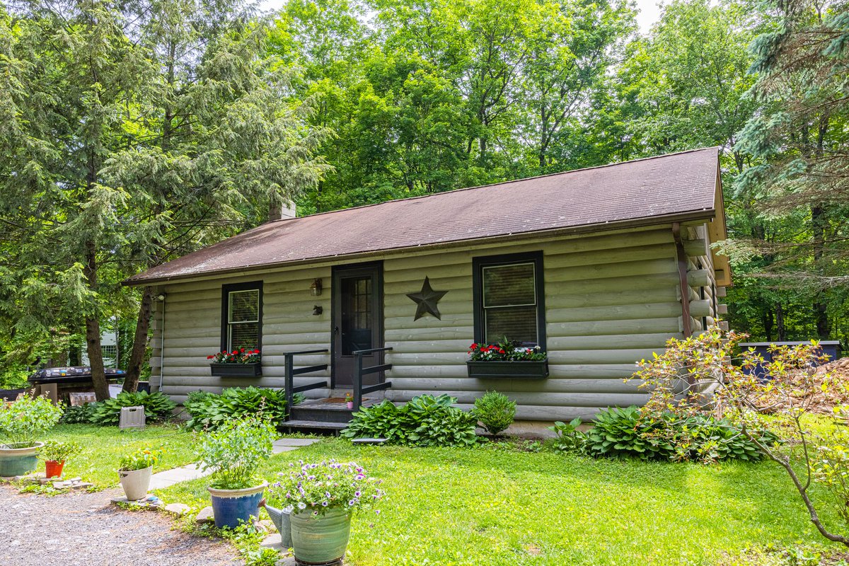 Introducing the transformed #ODGxBriansLogCabin exterior! 😍✨ 

Feast your eyes on the stunning black exterior, complemented by a brand new patio and shiny new #Andersen 400 series windows. Swipe to see the before pics 🏡✨  #MagnoliaNetwork #HomeTransformation