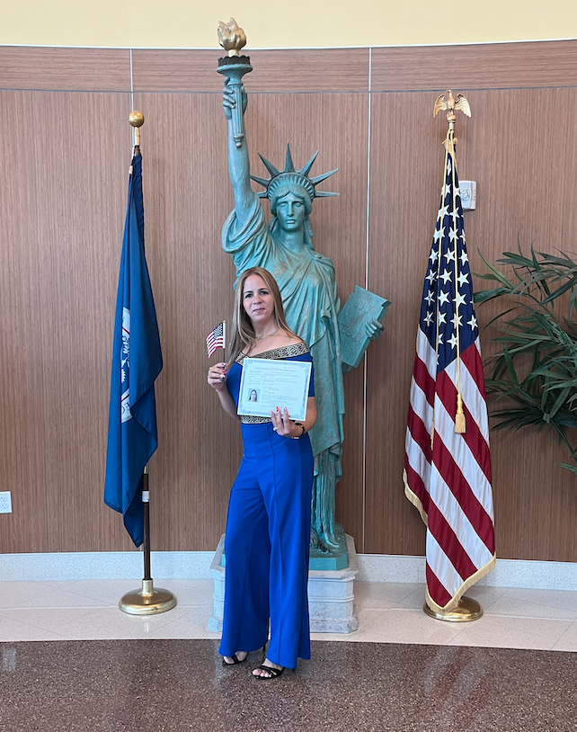 FIUELI's tweet image. Today is a day full of celebrations at the #FIUELI! Elaine, one of our Intensive English Program students, became a U.S. citizen today. Of this momentous day, Elaine said: "I'm so grateful to this country and God." Congratulations, Elaine! 🇺🇸❤️#citizenshipceremony