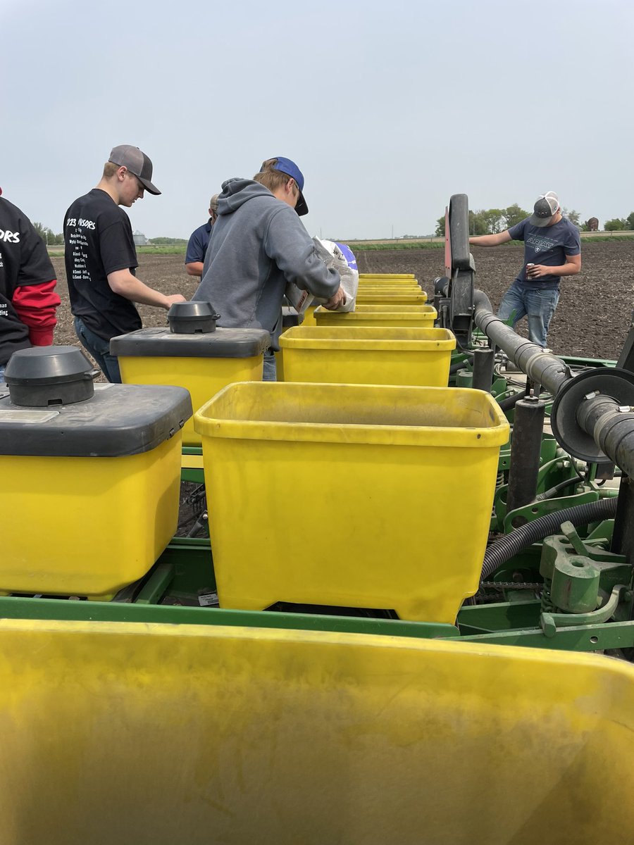 rvcinterns's tweet photo. Test Plot with North Scott FFA!!
#testplot #agstrong https://t.co/0qpuREgj9W