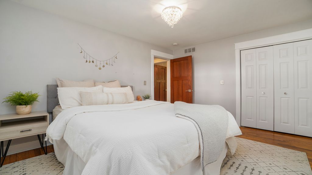 SoldOnToni's tweet photo. 7551 Larwinn Court, #RockfordIL 61107

Stunning ranch for sale! 3 Bed / 2 Bath on the market for $240,000. Visit the link to see all the photos or schedule a showing!

https://t.co/bj3rlLh8jY

#SoldOnToni #Rockford #Illinois https://t.co/XVISDXNgy3
