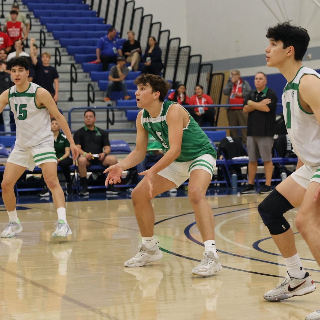 UplandHS's tweet photo. UHS 22-23 - Volleyball CIF Champs vs Tesoro https://t.co/qGYae0DibY