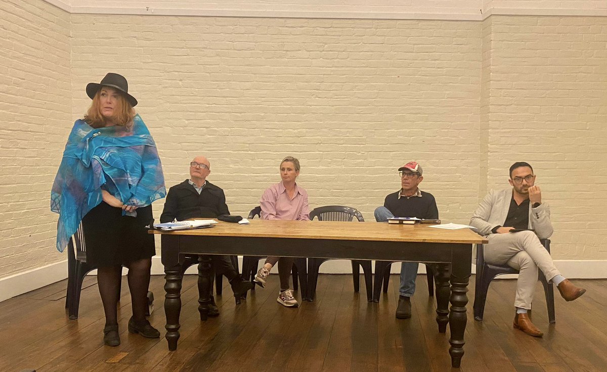 EmmaHopeOz's tweet photo. Thanks to everyone who attended last night’s public meeting. A fantastic turnout on a rainy night. Thanks to @LouiseBloomfld @sbehrakis @LouiseElliot19 @ZelSherlock @BenGlenHuon @JohnKellyHobart for answering our questions and hearing our concerns #politas #lgat #salamancamarket https://t.co/0qMtJbPstW