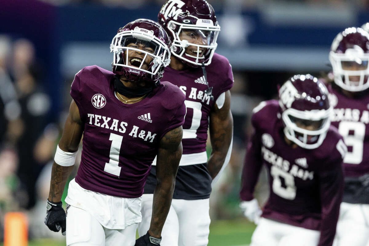 KCLegends11's tweet photo. AGTG!! BLESSED to receive an offer from Texas A&amp;M university https://t.co/9btYpMx5Jx