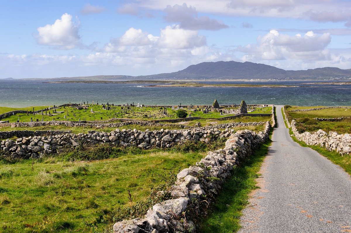 Tarraingaíonn scéal scéal eile. With its rich ‘dinnseachas' - lore of place(placenames,traditions, characters,events) #Connemara #TheIslands landscape is like one big open air museum #MuseumDay #KeepDiscovering @TourismIreland #WildAtlanticWay #ConamaraAgusNahOileáin