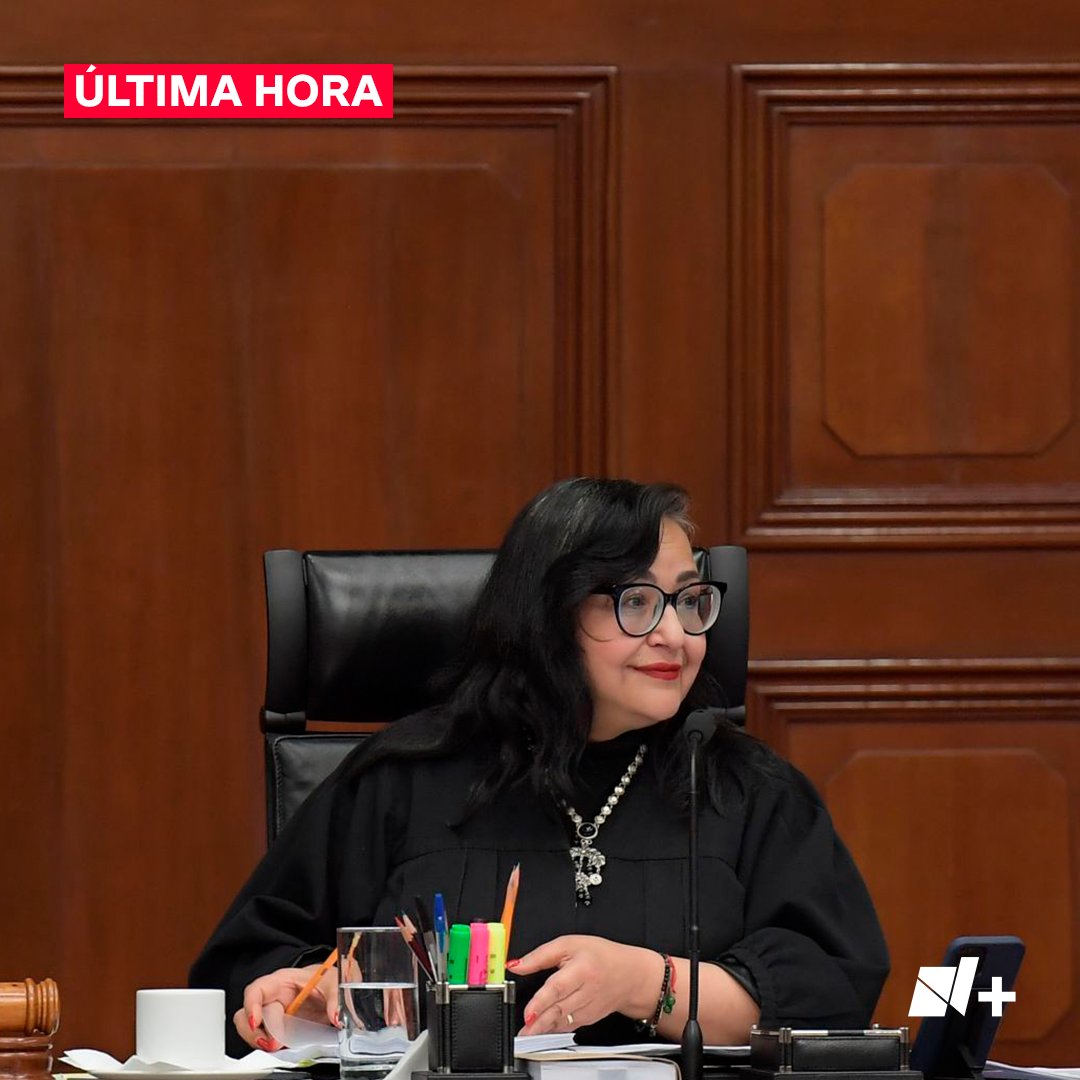 nmas's tweet photo. #ÚltimaHora: La ministra presidenta de la SCJN, Norma Piña, envió una carta al senador Alejandro Armenta en la que acepta que es la autora de los mensajes que presentó el legislador, pero aclara que no fueron una amenaza.
Piña señaló en la misiva que sostiene en público y en privado lo que dijo al senador vía WhatsApp.