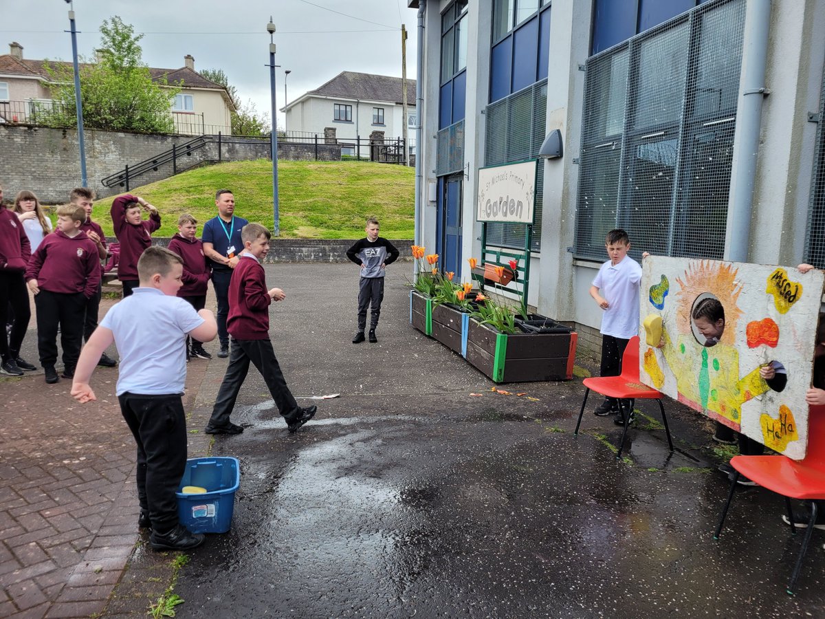 StMichaelsRCY's tweet photo. This afternoon we had some very excited children in P3/2! We had the chance to throw sponges at the P7s! We had a good go and has such fun! Thank you P7s you were such good sports! 😊 @StMichaelsP3_2 @StMichaelsP7 @StMichaelsP7_6a https://t.co/lHoDWpYIWn