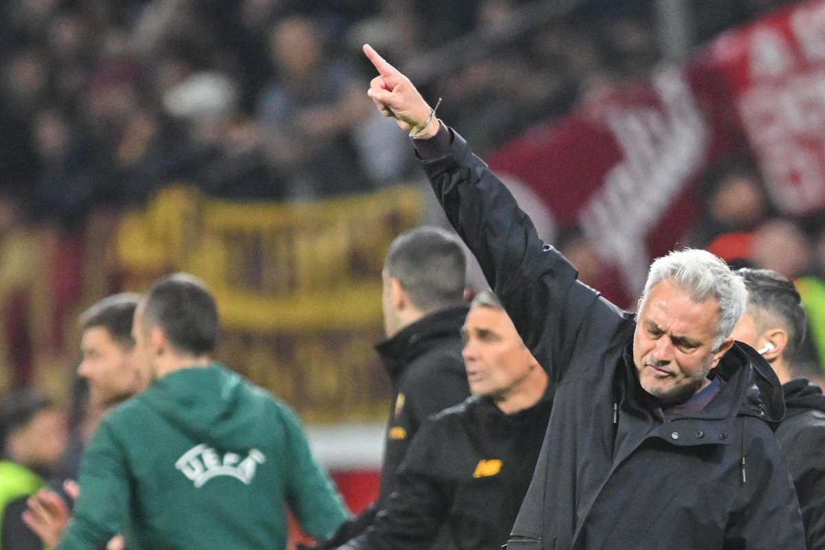 _owurakuampofo's tweet photo. AS Roma had gone 31 years without reaching a European final until Jose Mourinho arrived. It’s now been back-to-back European finals for the Italian club. He is the special one 👏🏽 https://t.co/KeNbhZFzS7