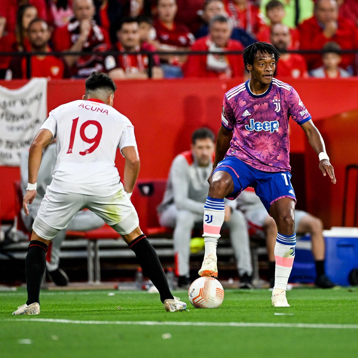 C'è ancora un tempo supplementare da giocare. 

Non è finita. Non molliamo!

#SEVJUV [2-1] #UEL