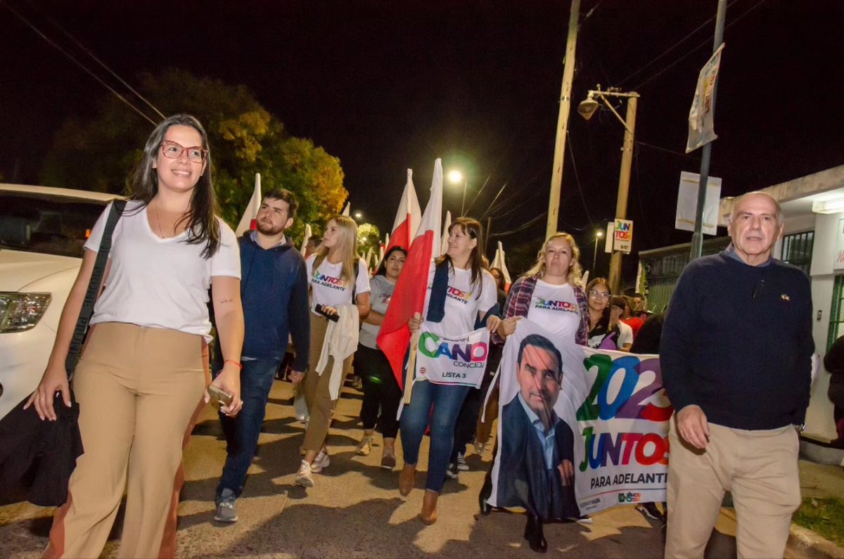 laalemctes's tweet photo. El 11 de junio, los Correntinos elegimos el camino del progreso y desarrollo de la mano de los candidatos de @ECOCtes
¡Vamos juntos!💚

@gustavovaldesok 
@tassanoeduardo 
@Liliicano https://t.co/5yffGHBgWd