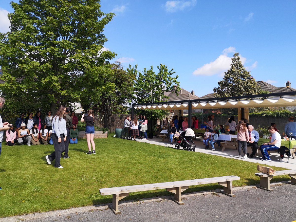 anne_maddock's tweet photo. A great afternoon had by all last Friday @StJosephsLucan First Year Garden Party, held in beaming sunshine in our #OutdoorClassroom. Lovely to meet parents and students on a social occasion! https://t.co/IMuxMMpHAB