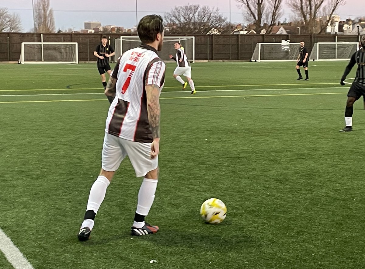 .<a href="/StPauliOnSea/">StPauliOnSea</a> 4️⃣ (<a href="/jamesamner/">James Amner</a> , R Blowes, <a href="/99BenBray1/">Ben Bray</a> , <a href="/Phil_Howell/">Phil Howell</a> )
Neal FC4️⃣

Back &amp; forth game, 2-0 down, 3-2 up, 4-3 down, Howell with an equaliser with the last kick of the game 🙌👏

FORZA SANKT PAULI🤎🤍🏴‍☠️
#fcsp #fcspinternational #7ASide <a href="/goalsfootballuk/">GOALS</a>