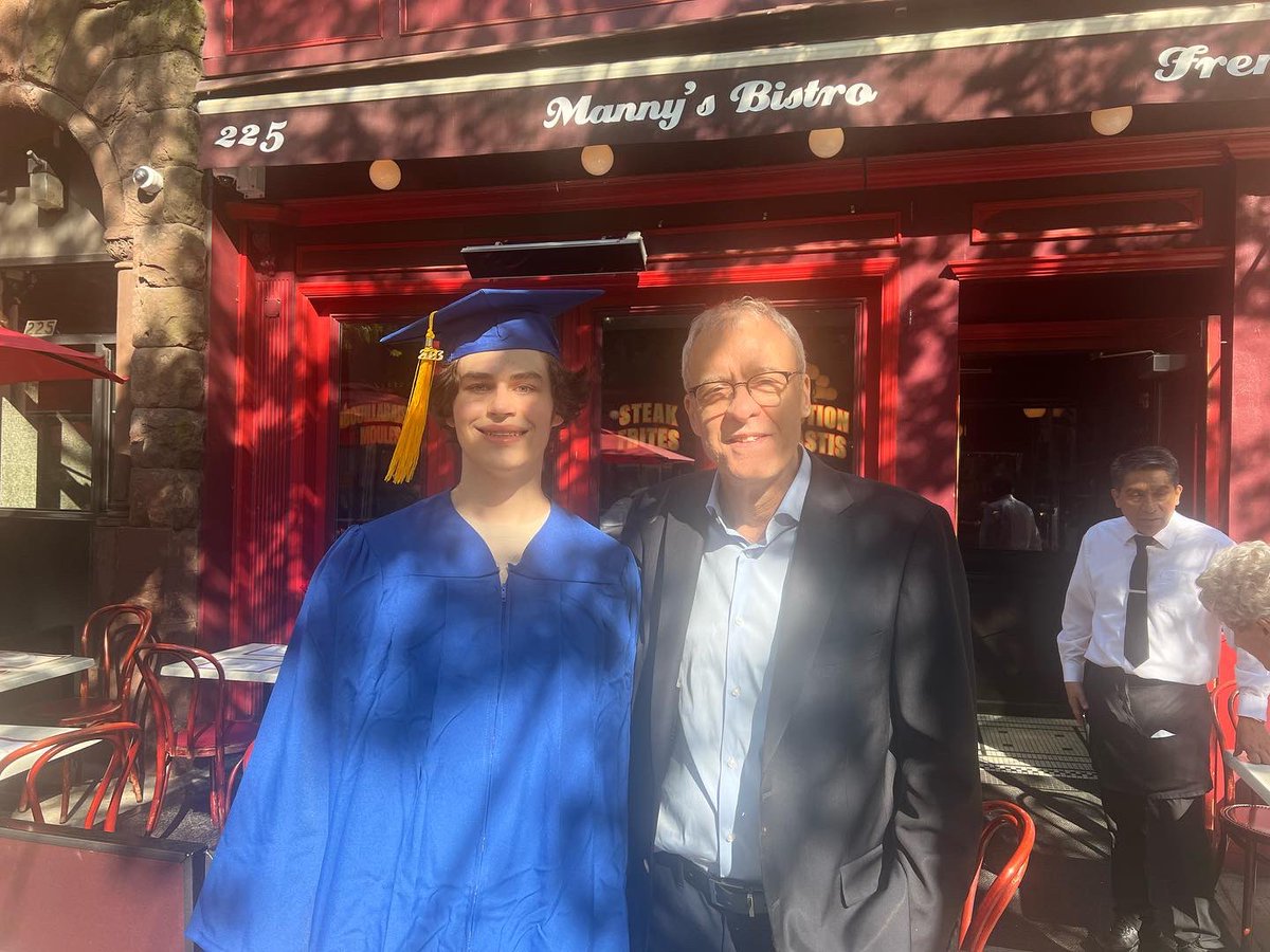 MannysBistroNY's tweet photo. Happy Graduation Week to everyone, but especially to a few special people: Our amazing teenage pastry chef Daron just graduated from @yorkprep &amp; dear guest Katsumi graduated from @Columbia. Bravo! Your @mannysbistrony family is so proud of you.🥂🎓#mannysbistro #nyc #graduation https://t.co/Qd0VBK8sW8