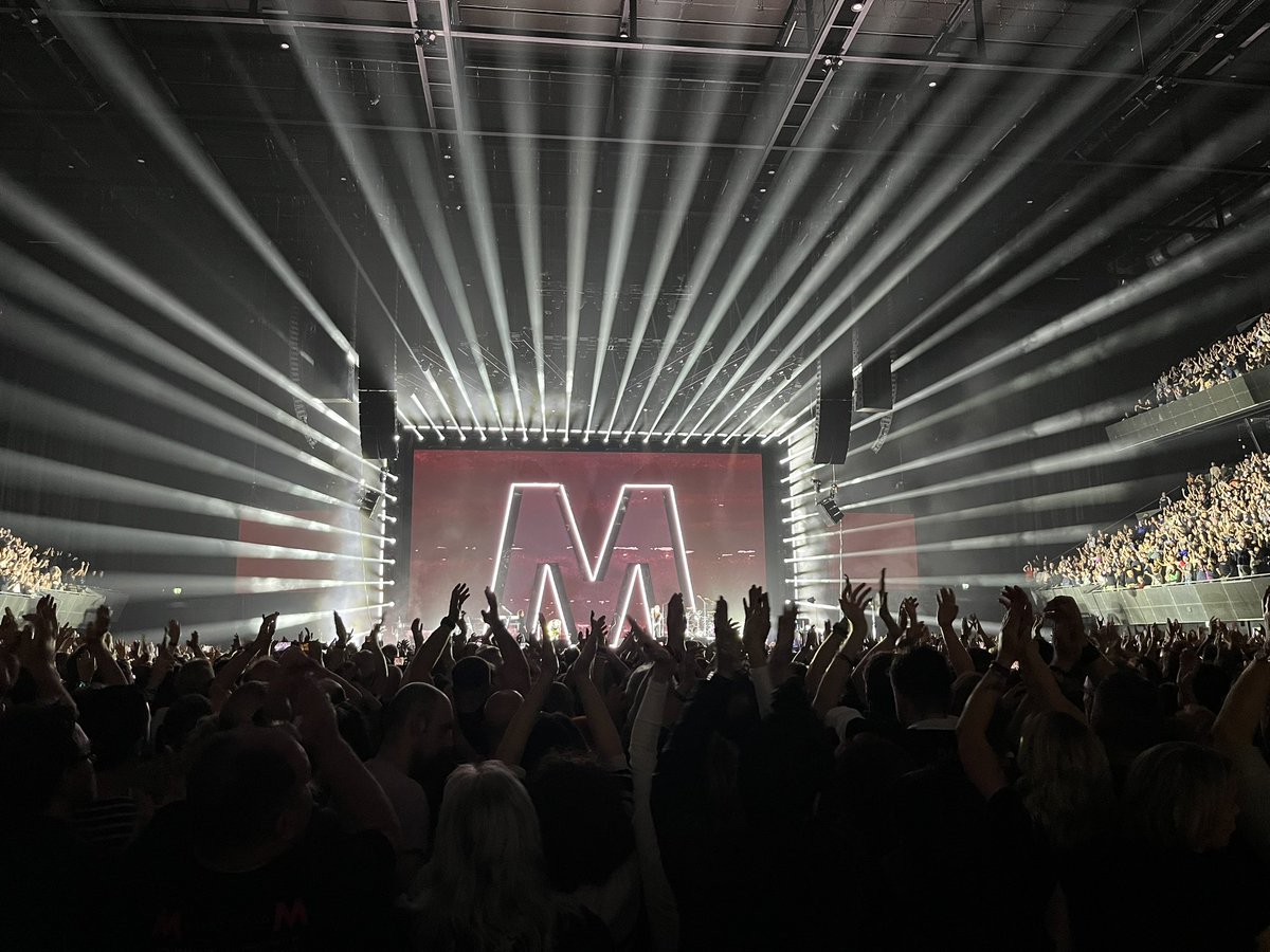 CollectingDM's tweet photo. #RT @homemode: RT @PeterToo: So much fun. Had a great time in Amsterdam. #DepecheMode https://t.co/gjLNyZLym6