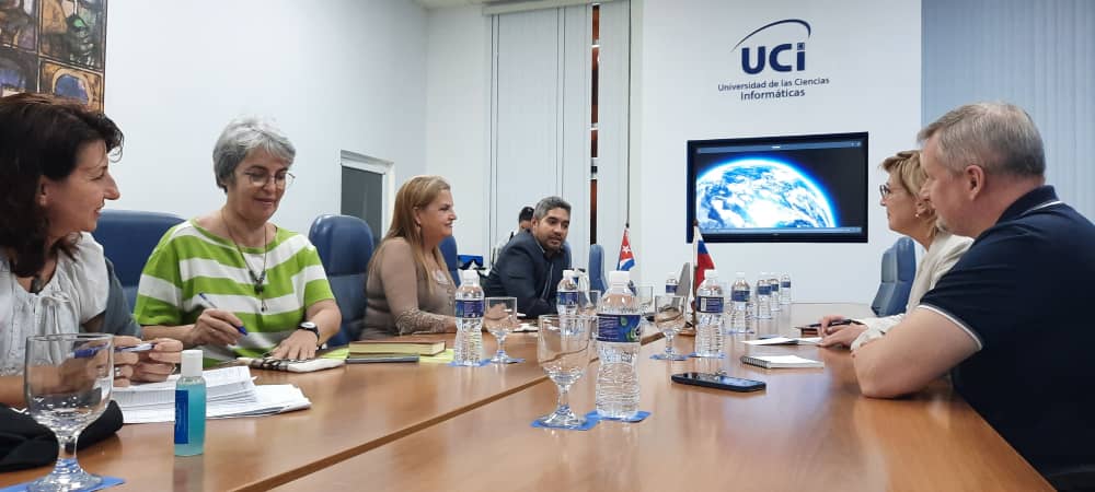 abel11264587's tweet photo. Representantes de la Universidad Estatal Lingüística de Moscú intercambiaron #Hoy con directivos de  @universidad_uci  en el Salón de la Maqueta del Docente José Martí.
@CubaMES @WalterBG_MES @raydelmp @YanioHdez @LilyRuiz70 @EmbacubaRusia @dellylien1 https://t.co/hoGlLpMiGD