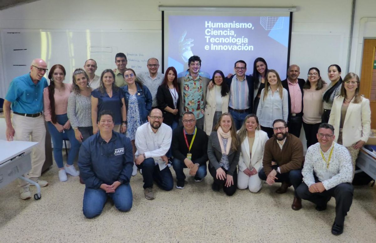 EAFIT's tweet photo. 📌Esta semana desde #EAFITLlanoGrande, realizamos la Mesa de Innovación Educativa 💡📚que contó con la participación de líderes educativos del oriente antioqueño.

💭Este encuentro estuvo enfocado en resolver retos educativos en la ruralidad, así como en el desarrollo de modelos educativos basados en ciencia, tecnología e innovación. 🚀💡👩🏼‍🔬