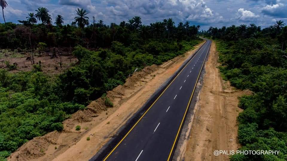 EzeIchemati's tweet image. GOOD NEWS.

WORKAHOLIC GOVERNOR WIKE ALONGSIDE THE RIVERS STATE GOVERNOR-ELECT SIR SIM FUBARA COMMISSIONED 2 MAJOR ROAD PROJECTS IN 3 LOCAL GOVERNMENT AREAS OF RIVERS STATE.

#SimMediaVolunteers.
#Smv
(C) Ezebunwo Ichemati.