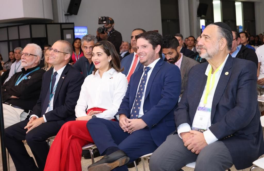 janaisatm's tweet image. Fue un placer dar la bienvenida a nuestro país, a emprendedores, empresarios, mentes privilegiadas y techprendedores que nos visitan de distintas partes del mundo para #CybertechLatam, evento que promueve la innovación a través de la tecnología.