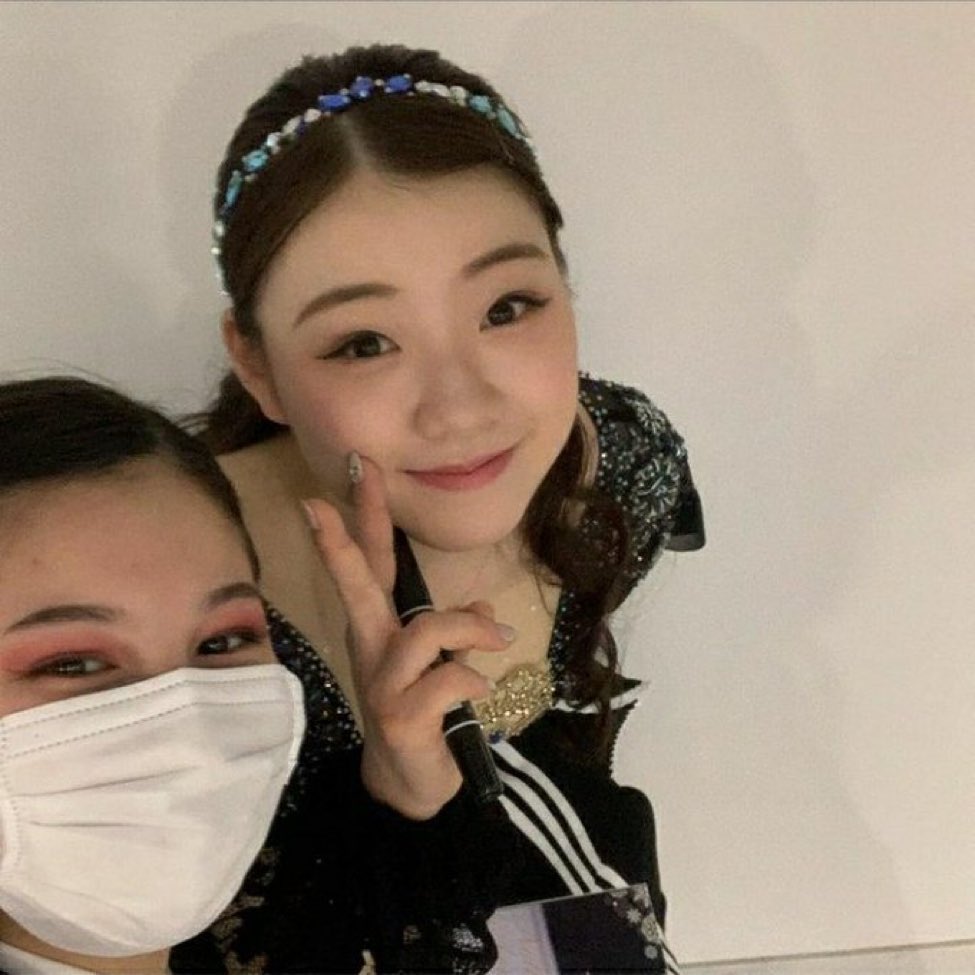 боже нашла эту сэлку теперь мне хочется плакать как же всё проебано