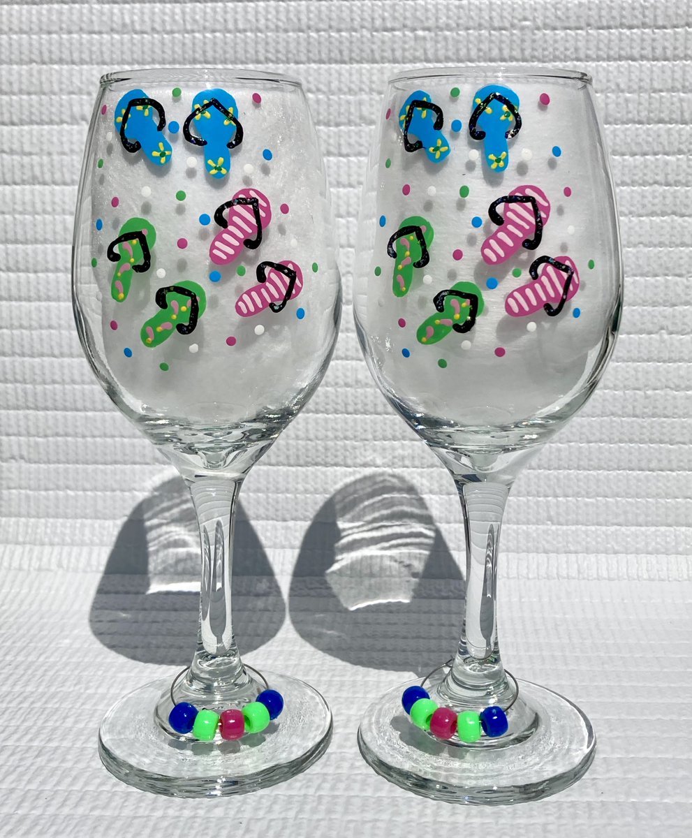Flip flops! etsy.com/listing/145608… #flipflops #wineglasses #summer #SMILEtt23 #birthdaygift #giftsforher #paintedflipflops #uniquegifts