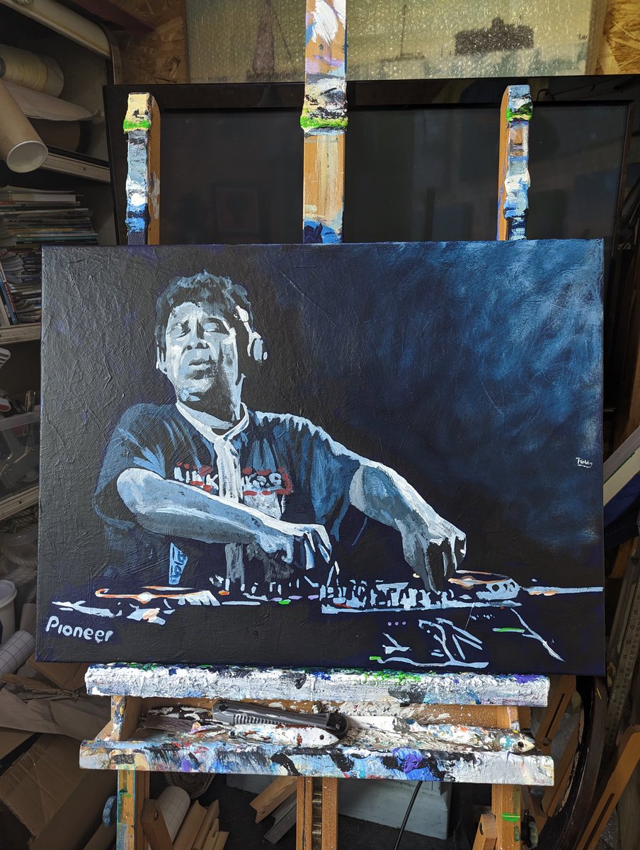 Finishing touches done on this one. Poet, actor, comedian, and crucially superfly funk and soul DJ, Mr Craig Charles. Constantly caring for your musical education.
#paintingonsailcloth #portrait #portraitpainting #portraitartist #craigcharles #craigcharlesfunkandsoulshow