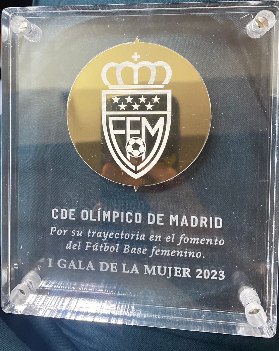 I GALA DE LA MUJER <a href="/RFFM_oficial/">RFFM</a> 

<a href="/olimpicomadrid/">Olimpico de Madrid</a> PREMIO a la trayectoria en el fomento del Fútbol Base Femenino 

Gracias a todas las niñas y entrenadores todos estos años 🙌🏻🙌🏻

SEGUIMOS!!💪🏼💪🏼
#Futfem 
#CanteraOlimpica
#SomosRositas