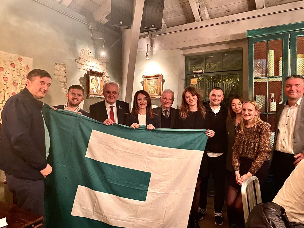 Tonight we welcomed new members at #UEFKosova <a href="/federalists/">European Federalists</a> and also met with our distinguished guest &amp; friend of #kosovo and #UEFKosova The <a href="/Europarl_EN/">European Parliament</a> Vice-President and President of <a href="/EuropaUnionDE/">@europaunion.bsky.social</a> Mr. Rainer Wieland. 
#federalists