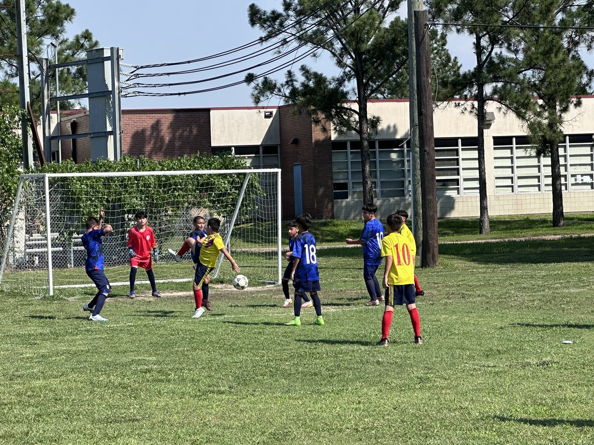 Supporting the Eastend Elementary Soccer Championship @RPHarris_ vs @parkplacees. @GurlsGettingFit @tru2theegame @HISD_HPE @HISD_Curric