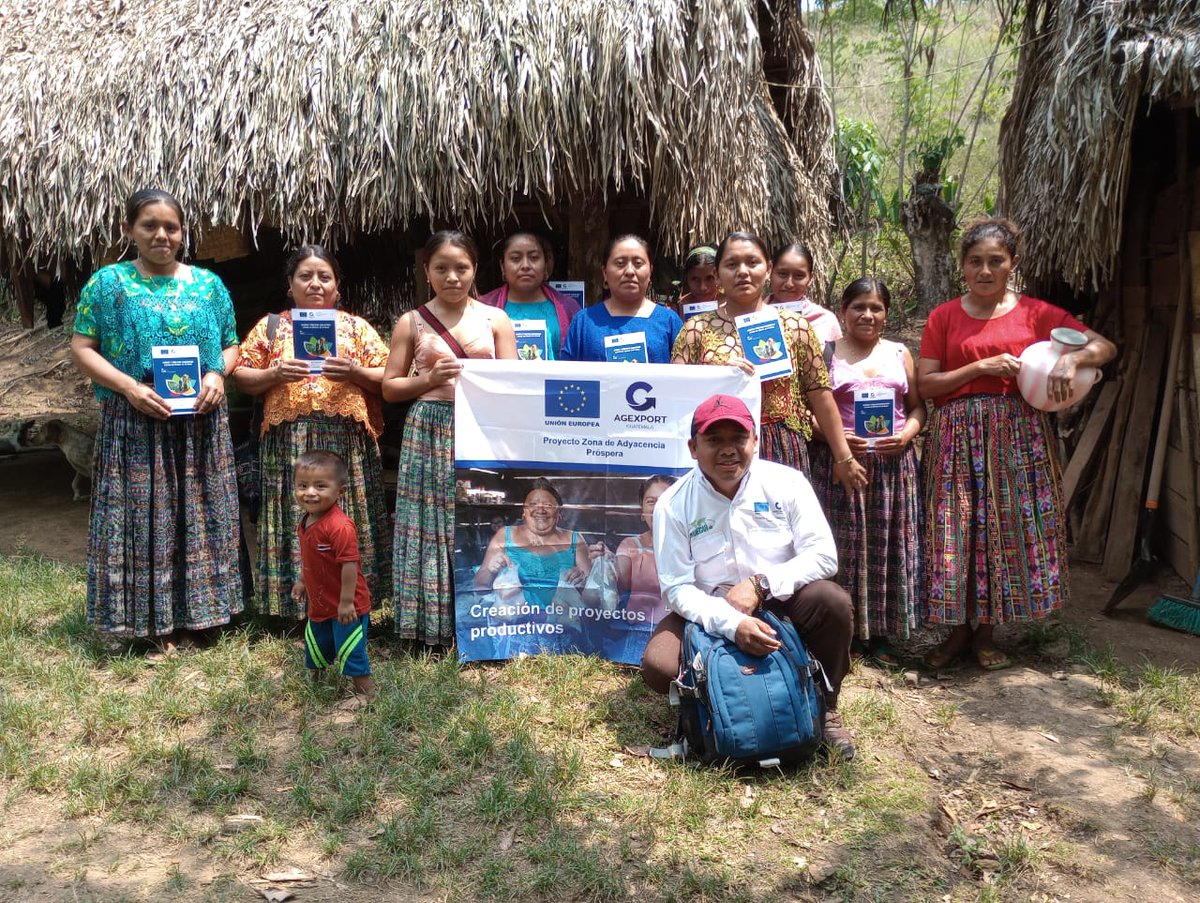 ZapProyecto's tweet photo. Se brinda asistencias técnicas a microempresas de grupos de mujeres en comunidades de San Luis, Petén, con el fin de promover el crecimiento económico de forma sostenible, esto como parte de las acciones del #ProyectoZap, financiado por la @UEGuatemala, en alianza con @AGEXPORTGT https://t.co/gi4CrmYael