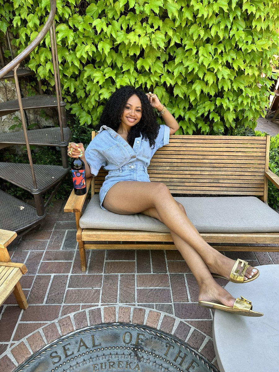 reynasnoriega's tweet photo. Black Girls in Napa Valley ✔️
Black Girls with their own wine in Napa ✔️✔️ https://t.co/Yqs4wZbz2V