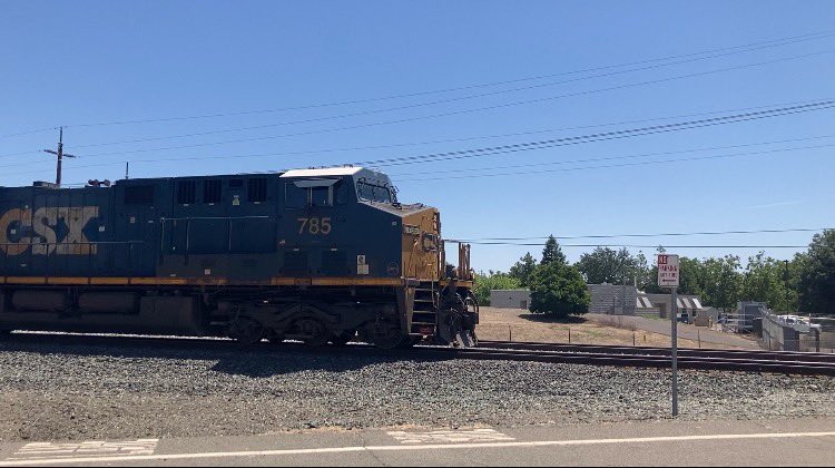 #Booyeah #rare sighting of a @CSX locomotive in addition to it #Leading a @UnionPacific freight manifest west to Oakland!  #TrainMaster4014 will have it his @YouTube channel later or see it on #YoloTriangleRxR within the hour!