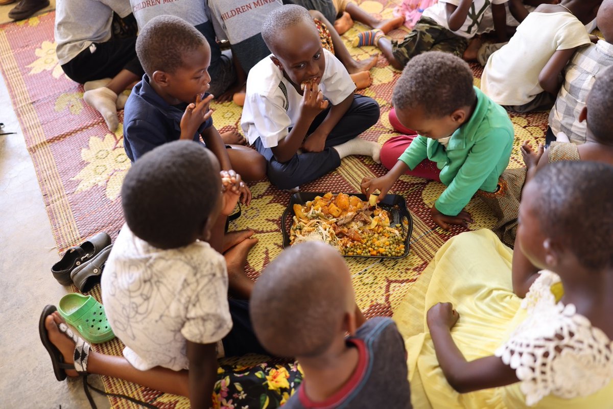 k4k's tweet image. Our team from #Rwanda is bringing hope and healing to their local community through #FeedingPrograms, #Community Outreach, and through their #church!

#nonprofit #missions #Jesus #christian #giveback