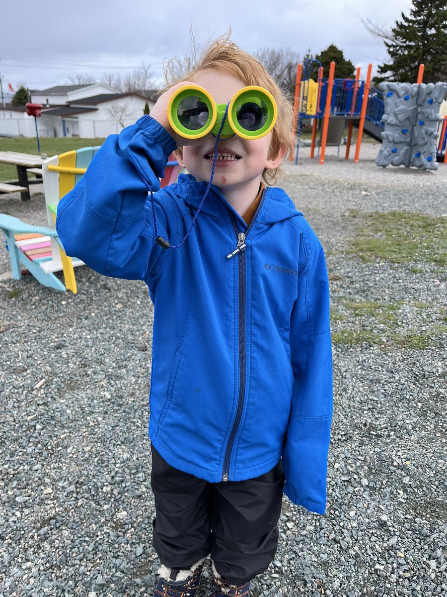 Having fun exploring nature and the outdoors today @Topsail_Elem #maternelle #kindergartenrocks #exploretheoutdoors #STEM #inquirylearning #TERIproud