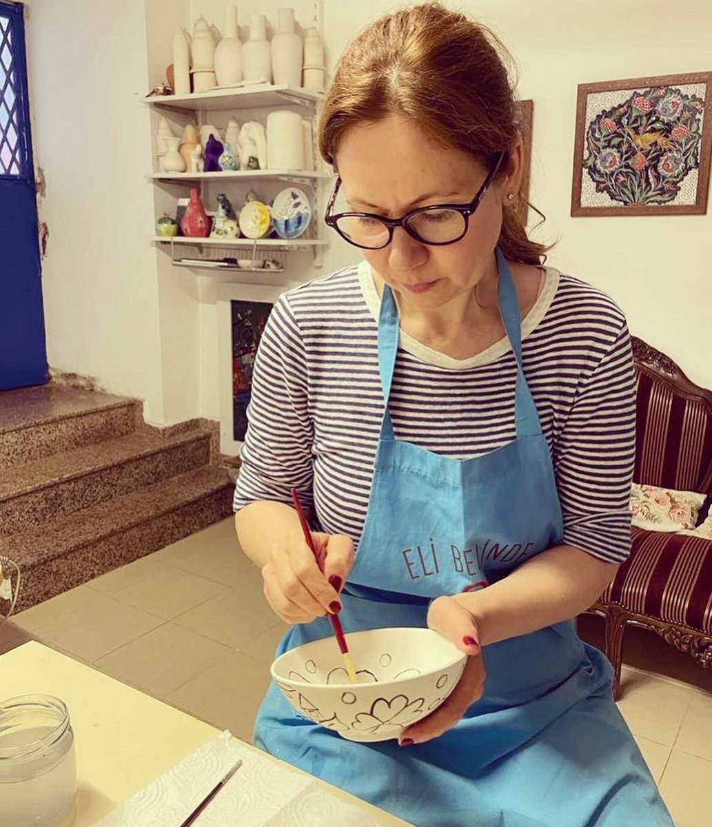 Yıldız arkadaşımızın <a href="/yildizibram/">Y I L D I Z IBRAM JEWELRY</a> muhteşem ürünler tasarlayıp üretiyor Cihangir’deki atölyesinde. Onun yanında vakit geçirmek bir güzel sakin ayrıcalıktır. yildizceramics.com
#pottery #ceramics #ceramicsofinstagram #istanbul #cermica #yildizbayram #cihangir #sanat