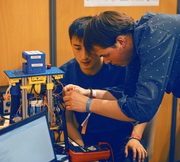 [#CDR2023] Jusqu'au 20 mai, suivez les élèves ingénieurs <a href="/TelecomSudParis/">Télécom SudParis</a> Thomas, Pierre, Loïc,  Kessel, Hawa, Yanis, Henri, Bilal et Ferdinand de l'équipe #GATE #Tech The Taste <a href="/Club_INTech/">INTech</a> à la <a href="/CoupeRobotique/">Coupe de France de Robotique</a> !💻 linktr.ee/couperobotique

<a href="/PlaneteSciences/">Planète Sciences</a> <a href="/IMTFrance/">Institut Mines-Télécom (IMT)</a> <a href="/IP_Paris_/">Institut Polytechnique de Paris</a>