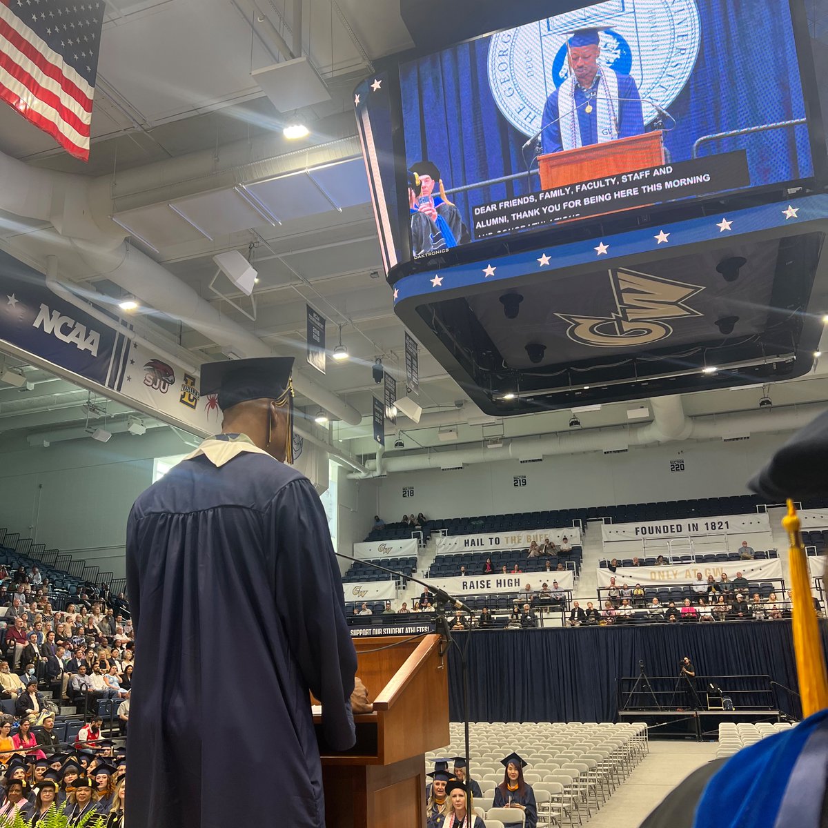 ADarcyMahoney's tweet photo. Views from the faculty side! #RaiseHigh Happy Graduation @gwNURSING !! @DrBevMalone @cycledawn @RichardRicciar3 https://t.co/l7JRxXDWeS