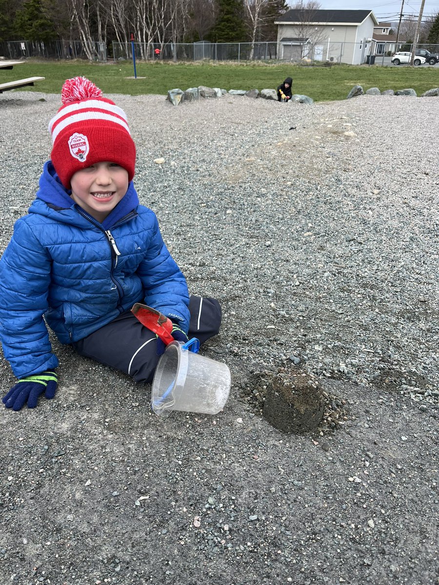We had so much fun digging in the dirt to see what we find today @Topsail_Elem #maternelle #kindergartenrocks #inquirylearning #STEM #playandlearn #iwonder