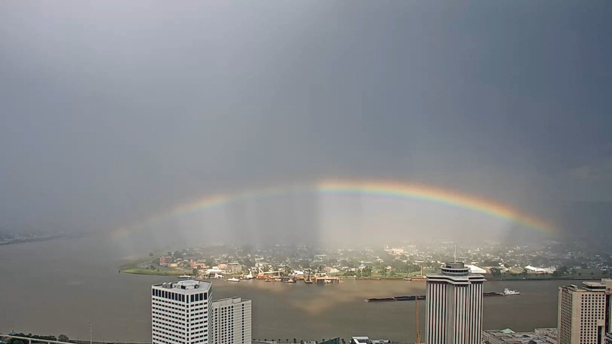 Look at this rainbow we just showed live on air over Algiers Point! SPECTACULAR! @wdsu #lawx