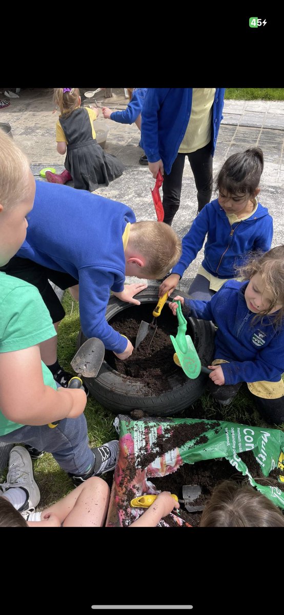 DalmellingtonPS's tweet photo. #CatchingCarbon 
Our ECC pupils have been planting seeds as part of their Climate Change activities this week. @eacearlyyears @eaclost #ClimateAction https://t.co/c89eyiWELJ