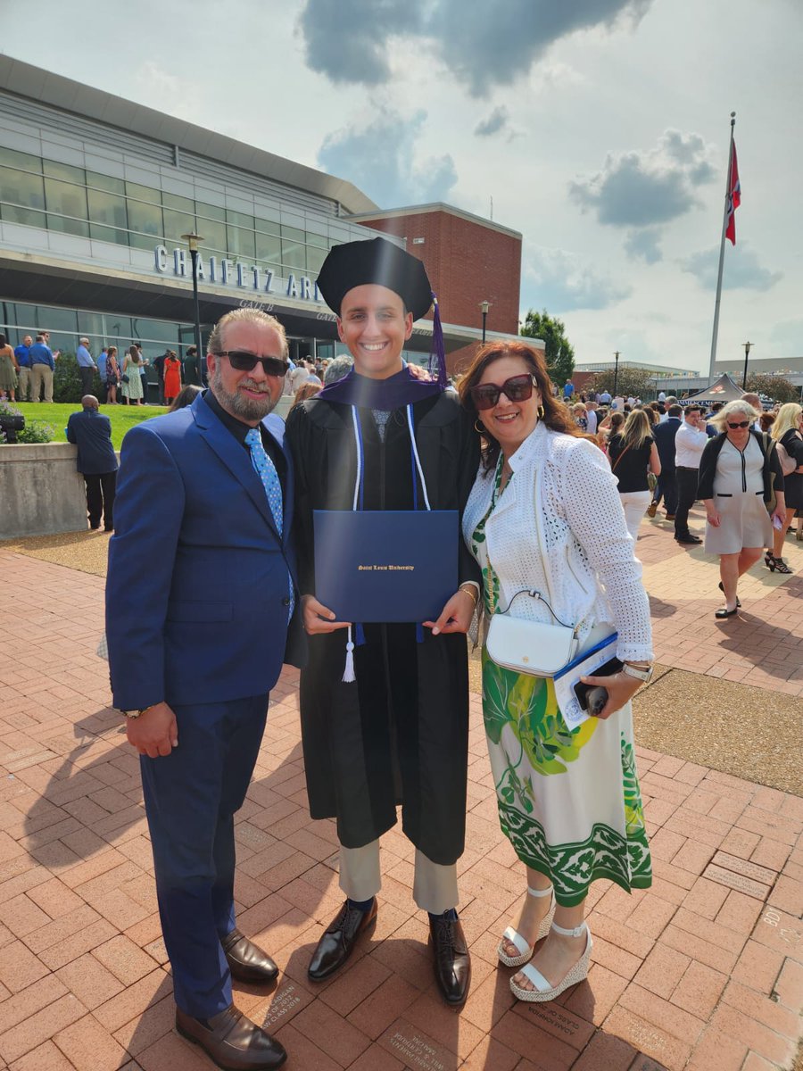 Daazerman1's tweet photo. I want to thank God, my family, my friends, every professor, every coach, and every mentor I have ever had. You all are the reason this dream has now become a reality. When your mental fortitude is tested; dream big, never give up, never quit, and never settle. #EsquireBound https://t.co/bwoW5Hghb9