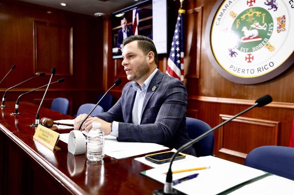 CamaraConPR's tweet photo. 𝑽𝒊𝒔𝒕𝒂 𝑷𝒖́𝒃𝒍𝒊𝒄𝒂 l Comisión cameral atiende medidas que proponen construir nuevos coliseos en los municipios de San Germán y Cabo Rojo. #PC1433 #PC1716

-Preside: Rep. Joel Sánchez Ayala 

📸 Griselle Rosario #CámaraPR https://t.co/RgjmLgoBdI