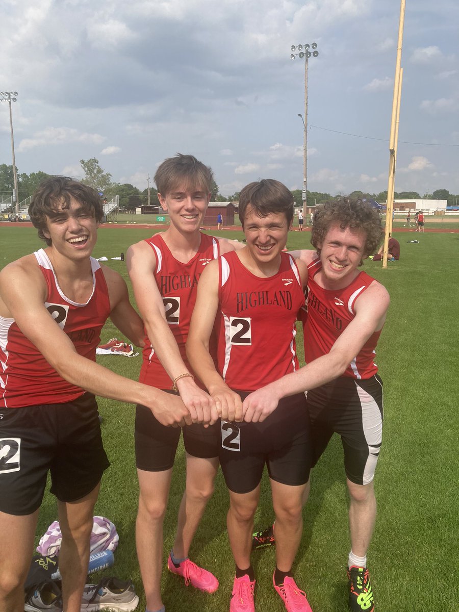 4x800 TEAM IS GOING TO STATE!!!