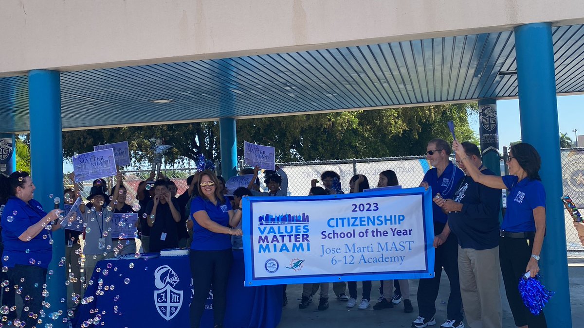 mlafrance00's tweet photo. Today was filled with joy as we celebrated staff, students and schools on our Values Matter Miami Bus Tour! @SuptDotres @LDIAZ_CAO @StdtSvcsMDCPS #valuesmattermiami https://t.co/XKouOKBSV6