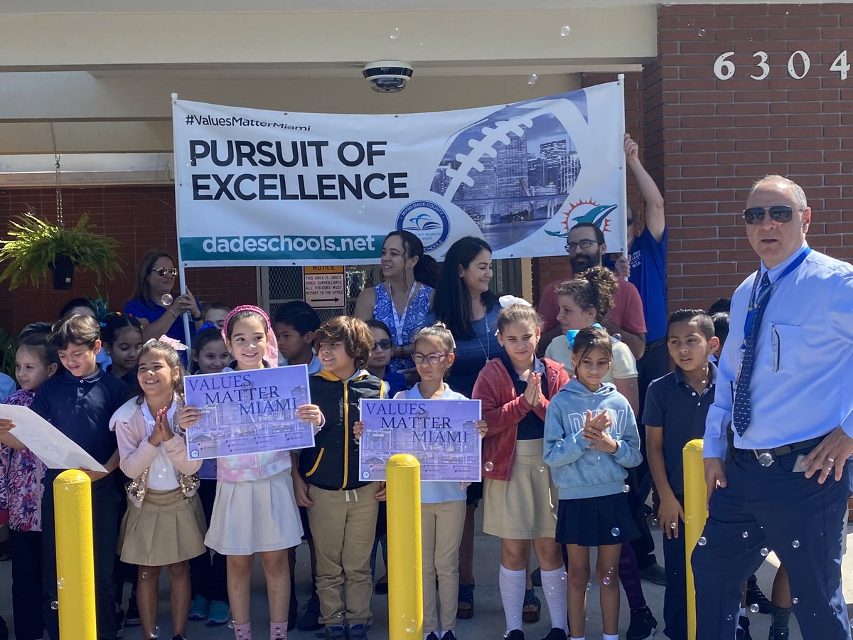 mlafrance00's tweet photo. Today was filled with joy as we celebrated staff, students and schools on our Values Matter Miami Bus Tour! @SuptDotres @LDIAZ_CAO @StdtSvcsMDCPS #valuesmattermiami https://t.co/XKouOKBSV6