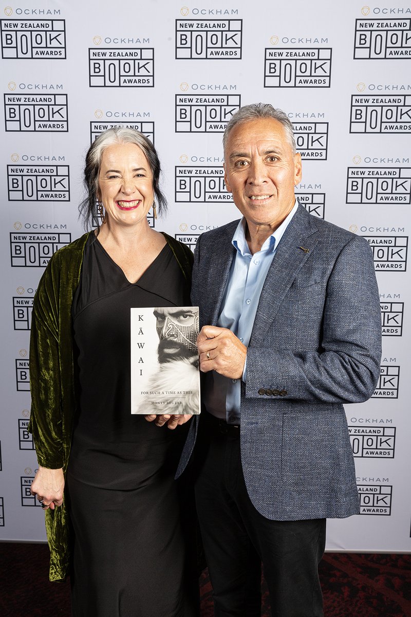 theockhams's tweet photo. tautoko Louise Russell @BatemanBooks https://t.co/A0okzUOisA