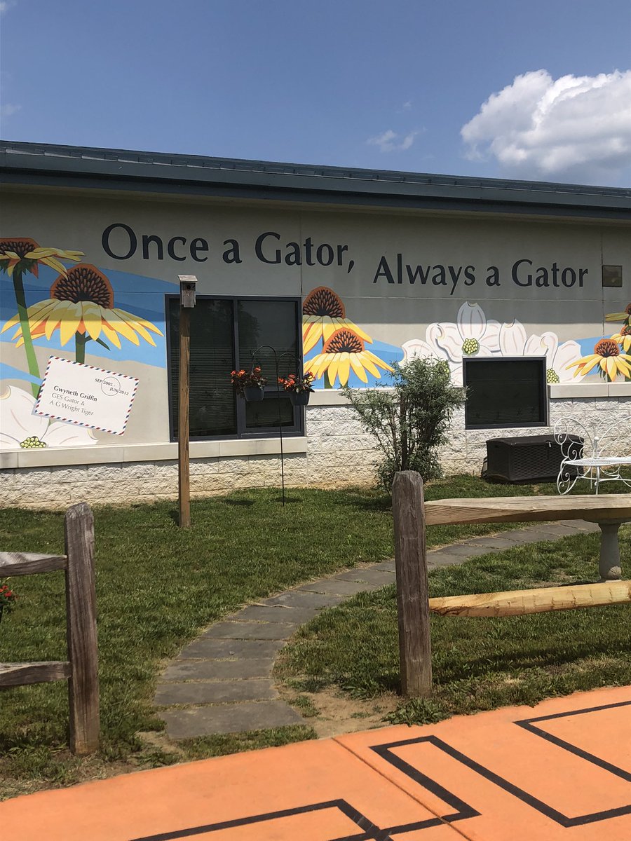 SCPSHistory's tweet photo. @GESGATOR unveiled their mural in Gwyneth’s Memorial Garden. The mural was partially funded by a grant from the Stafford Museum and the Stafford Educational Foundation. Applications for the next round of grants are due June 2. @SCPSchools https://t.co/g5Rfaxuvjj
