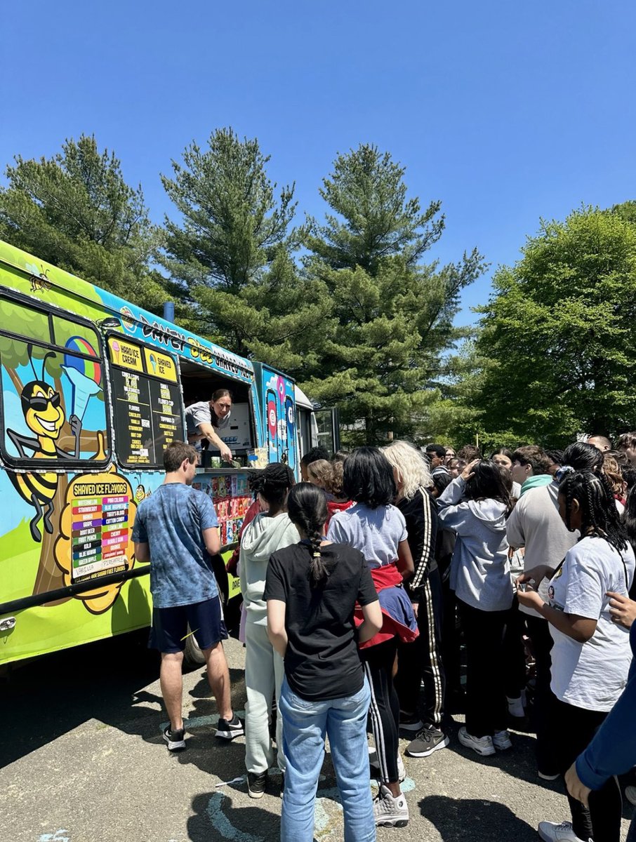 MAMSHighlights's tweet photo. The @MAMSHighlights 8th grade enjoying some ice cream following their walk-a-thin in support or the @MARSDNJ Relay For Life. @PrincipalMCW https://t.co/rthUL6Kgcm
