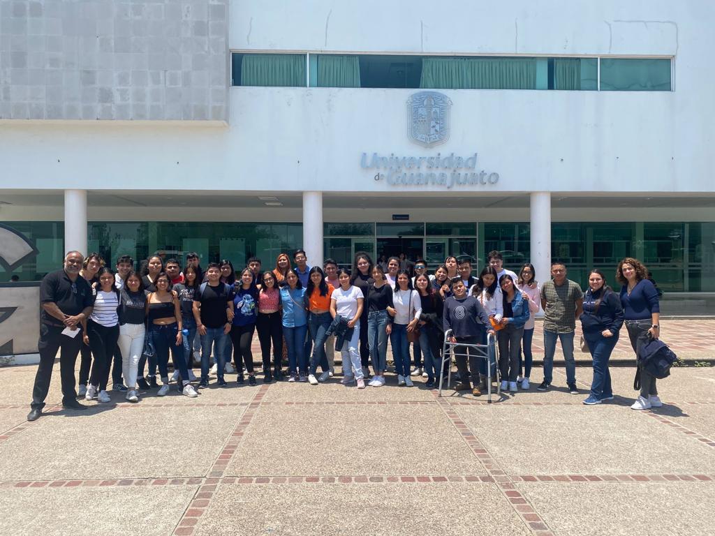 EstadisticaUV's tweet photo. ¡Estadística UV llegó a Guanajuato! 🛣️

Nuestros compañeros llegaron a Guanajuato está mañana como parte de la experiencia educativa Control de la Calidad ✔️ a visitar instituciones educativas 🏫 y empresas de manufactura 🏭 de la Región del Bajío 🇲🇽

¡Buen viaje! 🧳💺 https://t.co/WtQYNZ4fus