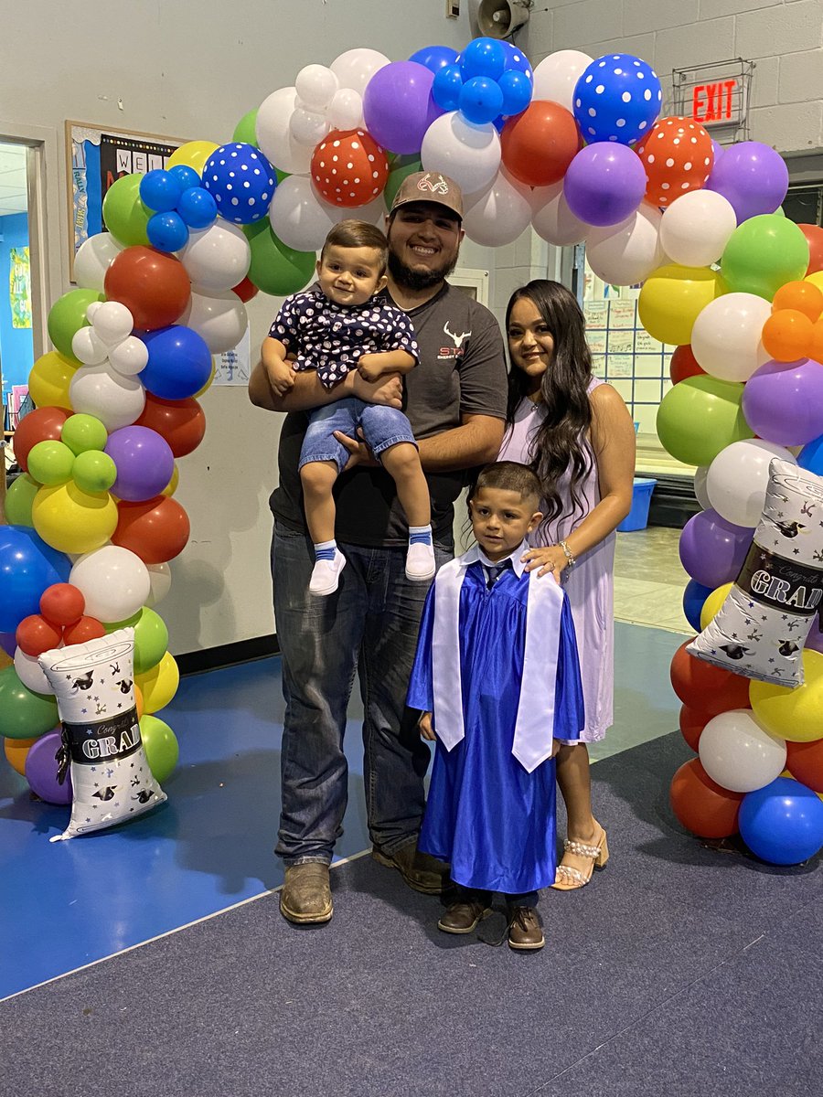 _reinaalvarez_'s tweet photo. Congrats to our 2023 pre-k Grad! Mommy and daddy love you and we are so proud of you! 🥰🙏🏼 #SMCCS https://t.co/Y6EF3KTFwZ