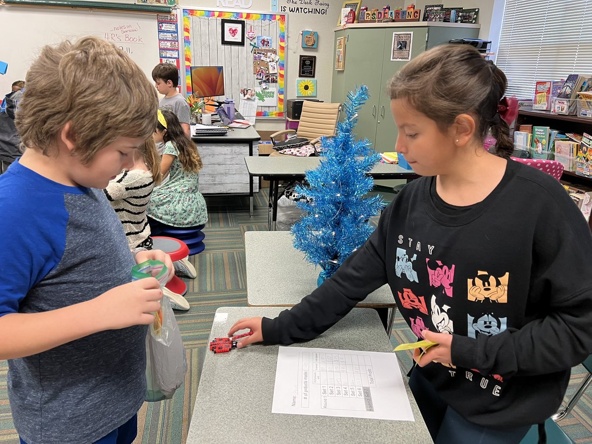 3rdwithDearing's tweet photo. Market Day 2023 was a success!  What a great group of entrepreneurs!  @WSESWildcats #3rdGrade https://t.co/QSqmTF2157